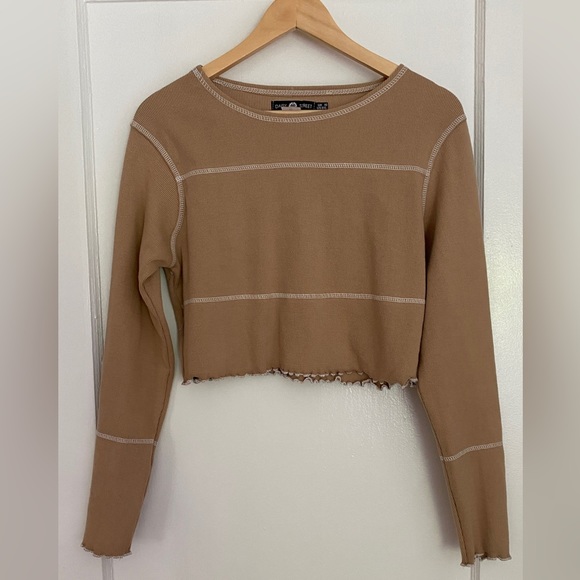 ASOS / Daisy Street long sleeve crop top in camel with exposed stitching - Picture 2 of 4